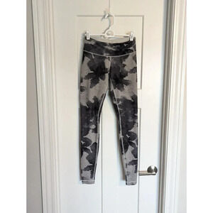 Lululemon Wunder Under Leggings - black and grey print sz 4